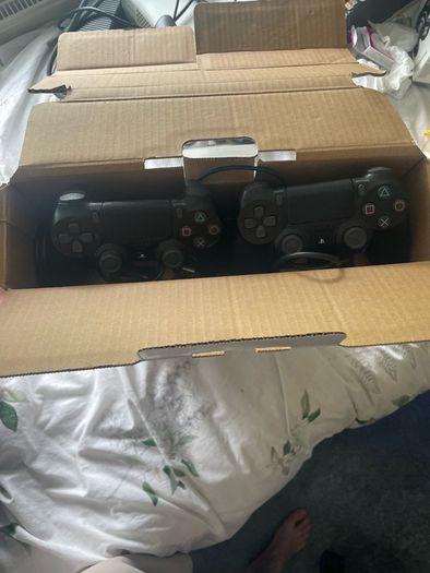 PS4 Slim 1TB Bundle (Firmware 10.71) Boxed with 2 Controllers & Dock
