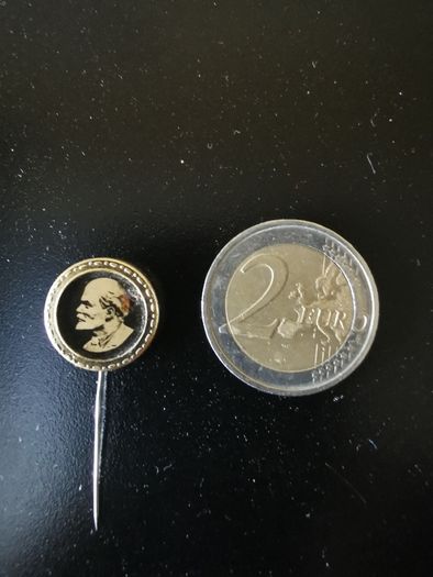 Lenin badge