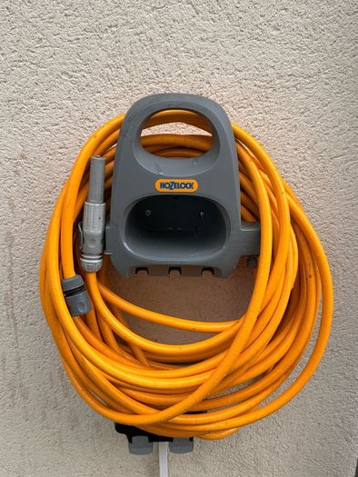 20m Garden Hose and HozeLock hanges + quick connectors
