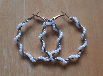 Very pretty beaded loop earrings