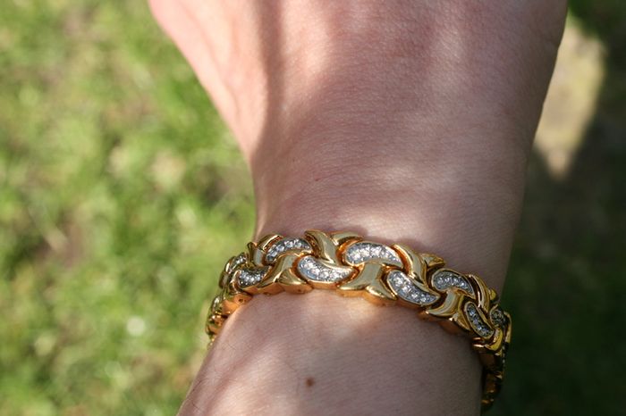 gold tone bracelet