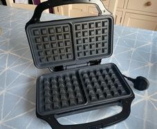 Salter waffle maker
