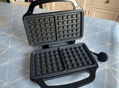 Salter waffle maker