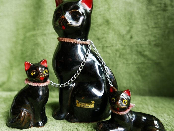 Vintage 1960s Irish Kilkenny Black Mother and Kittens made in Japan