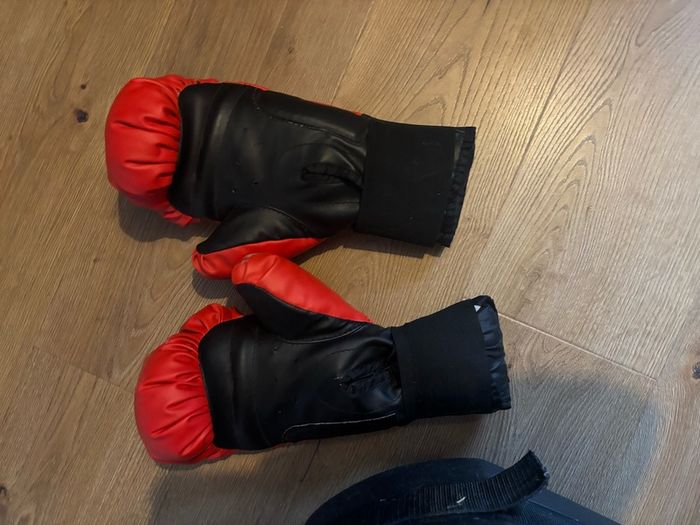 Smyths boxing bag stand and gloves