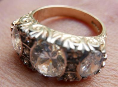 Vintage 9ct Solid Gold 375 Beautiful Trilogy Ring 10,2g