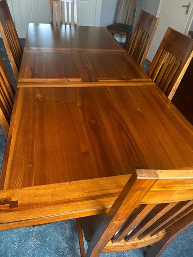 Extendable Table and 8 Chairs