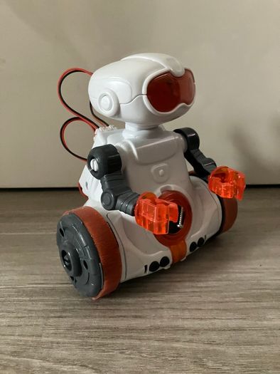 Clementoni programmable robot toy MIO the robot