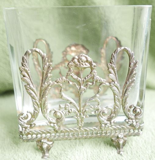 Antique Sterling Silver Handcrafted Square Container With Leaf Applique (glass Slightly Chipped)