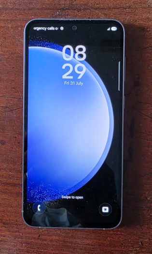 Samsung Galaxy S23 FE + Spigen Case, Mint condition