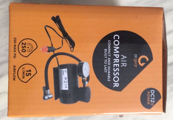 12 volts Tyre Air Compressor. Heavy Duty Suitable For Cars, Vans, Jeeps, Small Trucks, Bicycles, Football, Small Air Mattress, etc.