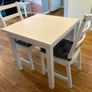 Table and chairs Image 3