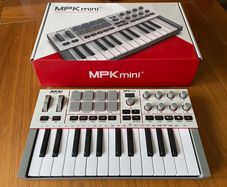 Akai - MPK mini mk4