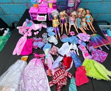 6 Barbie Dolls + Vanity Set + Clothes