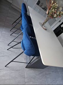 3 Breakfast Stools