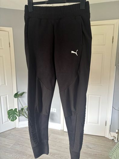 Woman's puma Jog pants