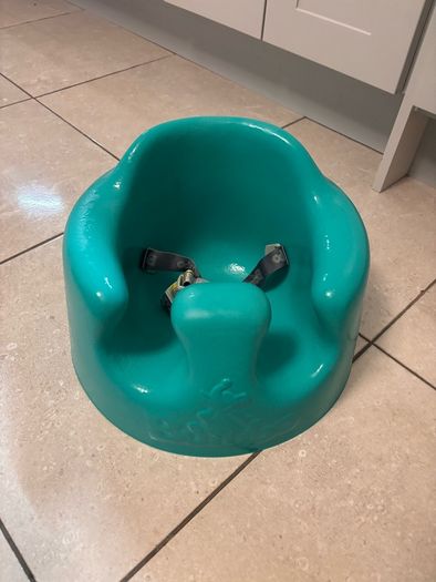 Bumbo baby seat (like new)