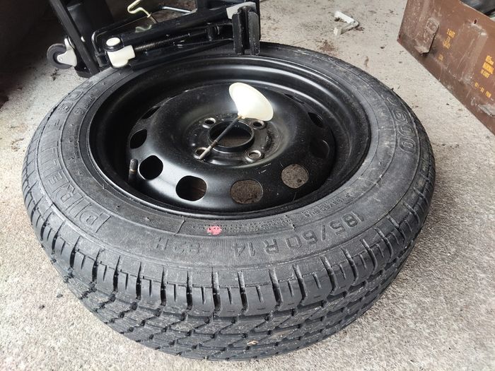 Ford Escort Mk6 steel rim and tyre, and original Jack.