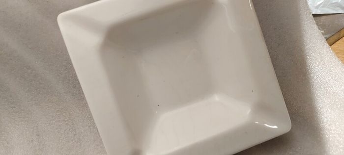 Silk Cut square ashtray ,collectors item, with smoking bans advertising bans on ashtrays for health reasons, price includes post to anywhere in Ireland thank you,,see pictures for condition ,take as is,litte pitting on glaze ,sold as is.