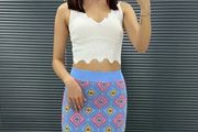 White, knitted top with a V-neckline