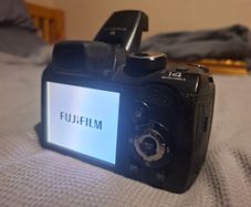 Fujifilm S4000 Black 14MP Digital Camera with 4GB SD card