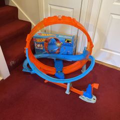 hotwheels: megaloop mayhem retired set (fully working)