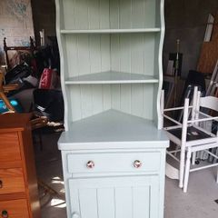 corner dresser