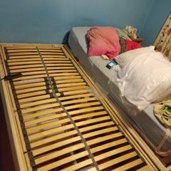 Double profiling bed with bed rail