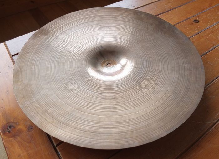 Paiste 2002 Black Label 18inch Med Crash Cymbal.