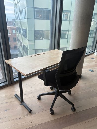 Desk & task chair