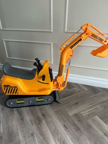 Battery ride on digger