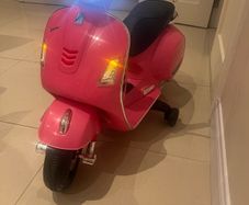 Kids electric Vespa scooter
