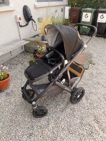 UPPAbaby Vista 2020 with carrycot, toddler seat, Maxi-Cosi adapters, footmuff and PiggyBack board