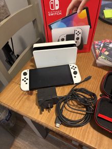 Nintendo switch Oled plus 8 games and accessories