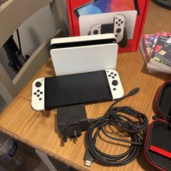 Nintendo switch Oled plus 8 games and accessories
