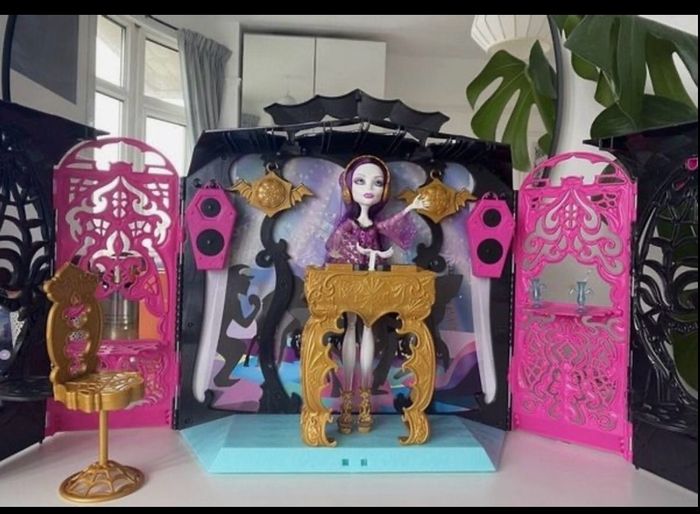 monster high dolls