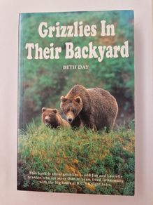 Grizzlies In Their backyard (paperback)
