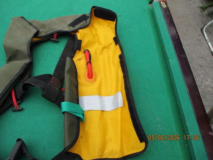 XM Quickfit - Self Inflating Life Vest