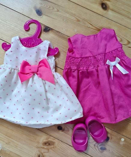 Our Generation Wardrobe & over 10 complete outfits - LIKE NEW