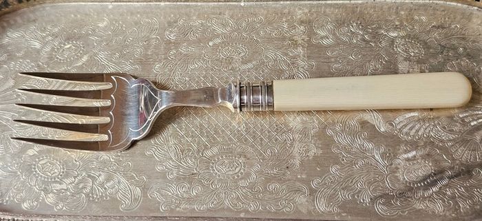 ANTIQUE EPNS Silver Plated Fish Cutlery Set