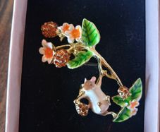 brooch