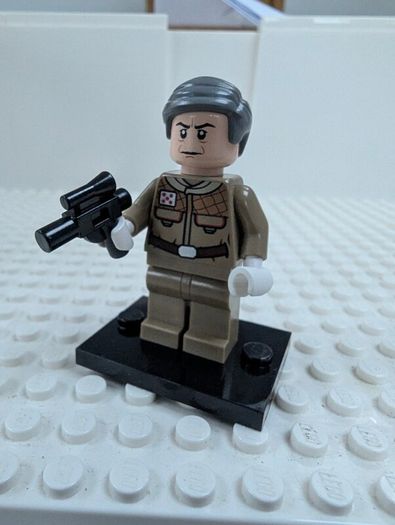 100% Lego Star Wars General Rieekan Minifigure Hoth Base Rebel 75014 75056 sw0460