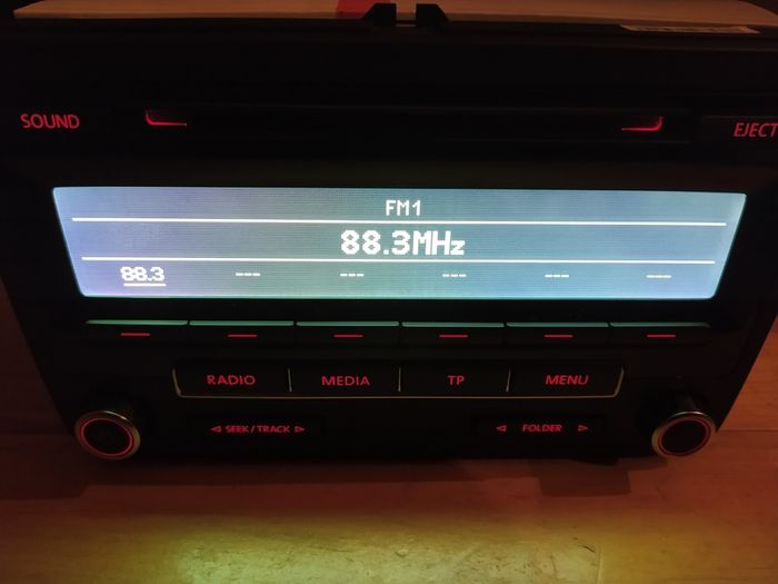 RCD310 Vw radio with CODE (ideal for Japanese imports)