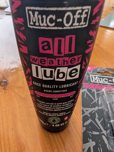 Muc off cycling tubeless accessories
