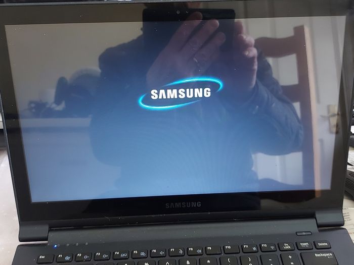 SAMSUNG Notebook Model NP915S3G, Quad Core Processor, 1.4GHz, 4GB Ram, 128GB SSD, Windows 10, Microsoft Edge, Chrome and VLC