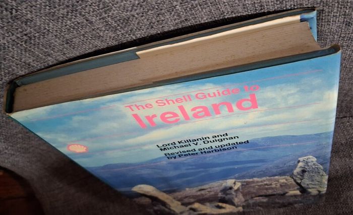 The Shell Guide to Ireland / Lord Killanin, Michael V. Duignan , Peter Harbison, / 1989