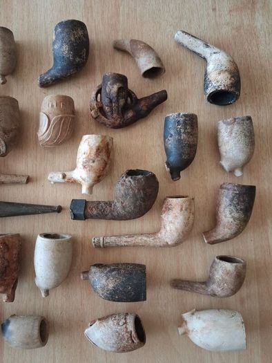 Lot of vintage clay pipe bowls