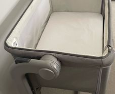 Chicco Baby bedside crib/Next to me cot in excellent condition