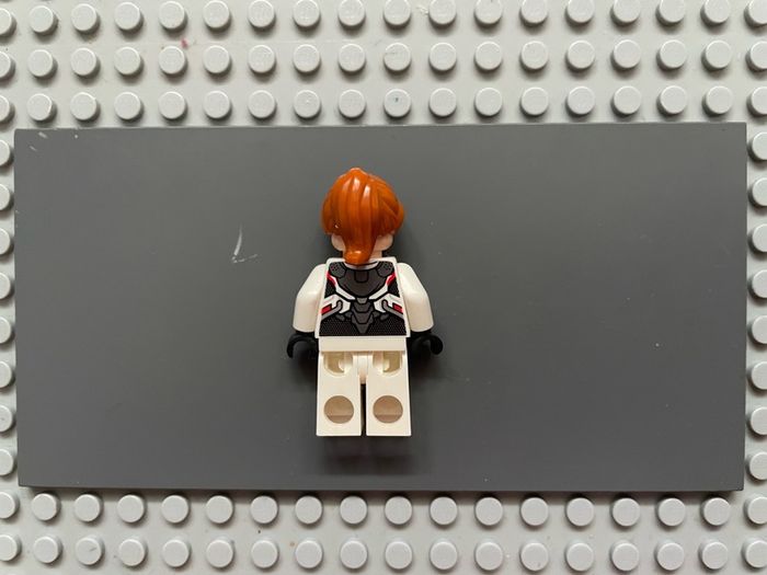 lego super heroes sh0571 Black Widow minifigure- White Jumpsuit, Dark Orange Ponytail