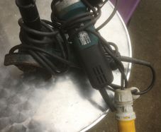 Angle grinder makita